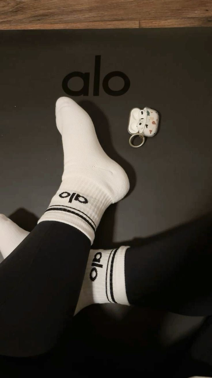 Alo Unisex Throwback Crew Socks – Retro Sport Style