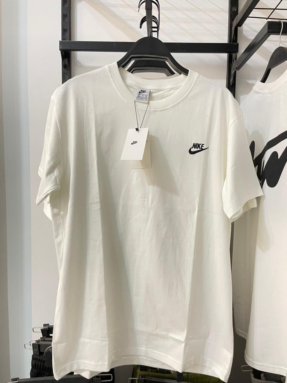 Nike Regular Fit Mirror T-Shirt – Off-white