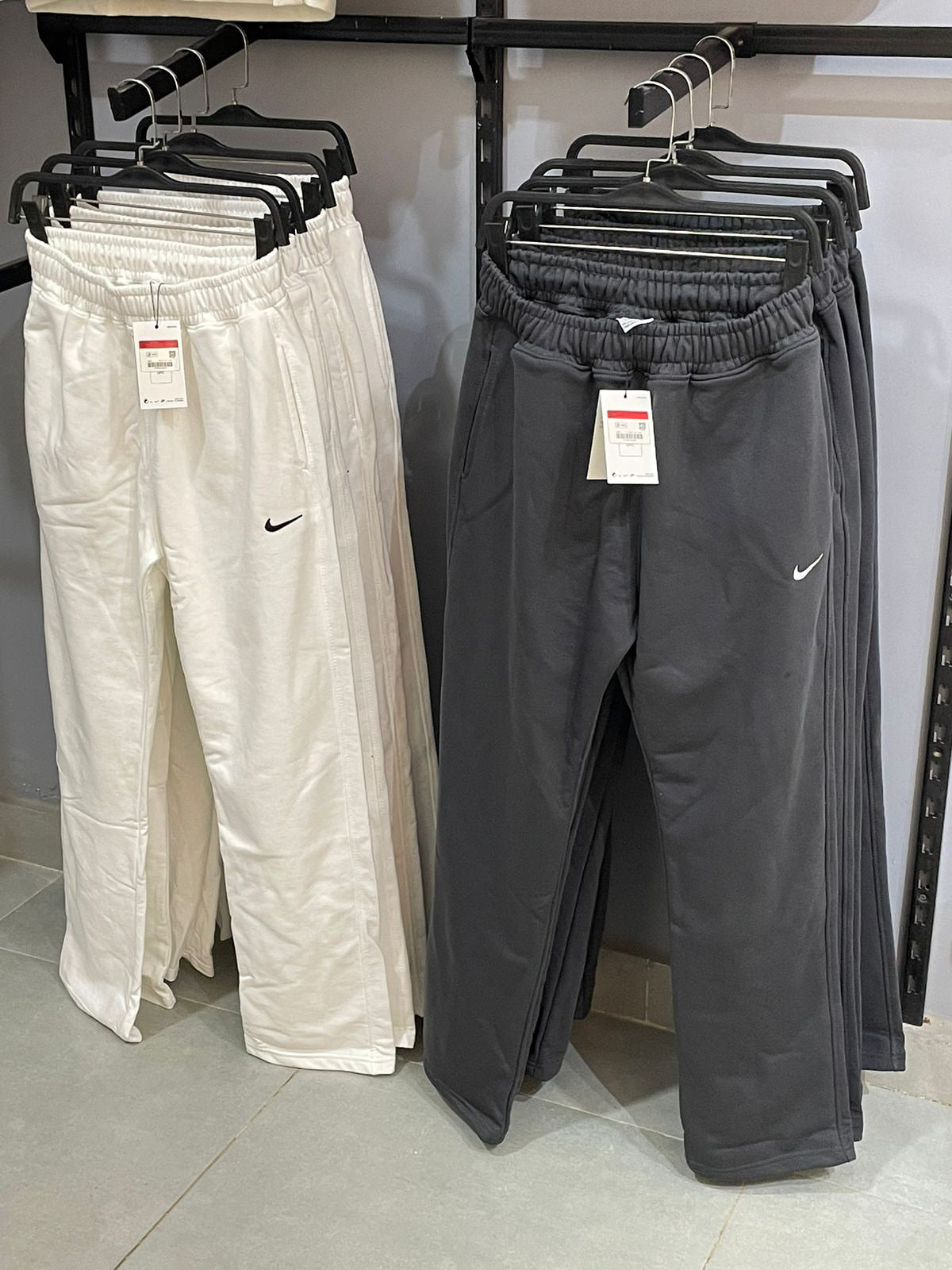 Nike Mirror Wide-Leg Sweatpants – off white – men
