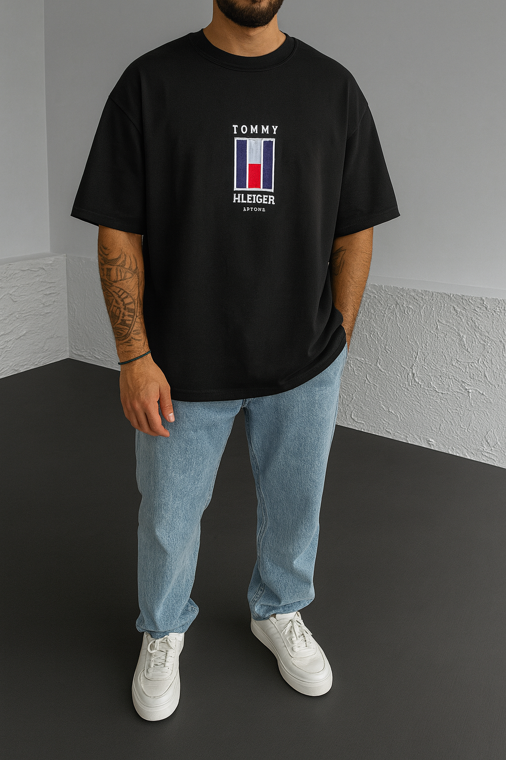Tommy Hilfiger Black T-Shirt with Iconic Embroidered Logo – Oversized Fit