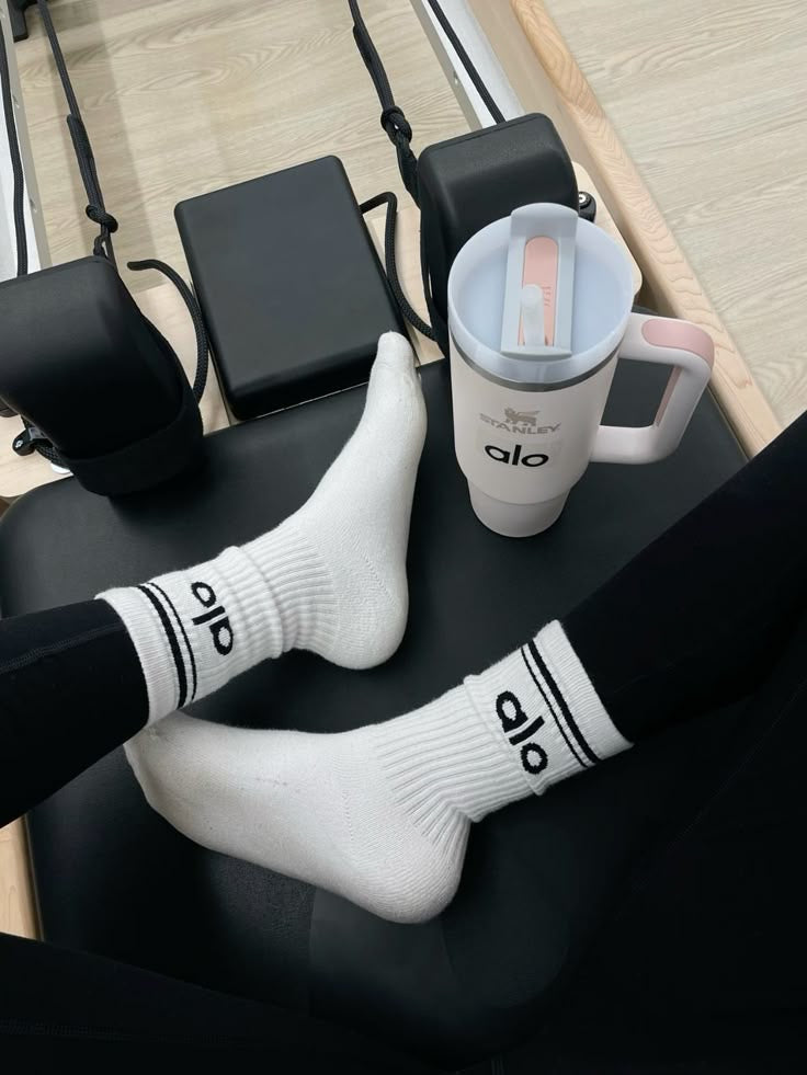 Alo Unisex Throwback Crew Socks – Retro Sport Style