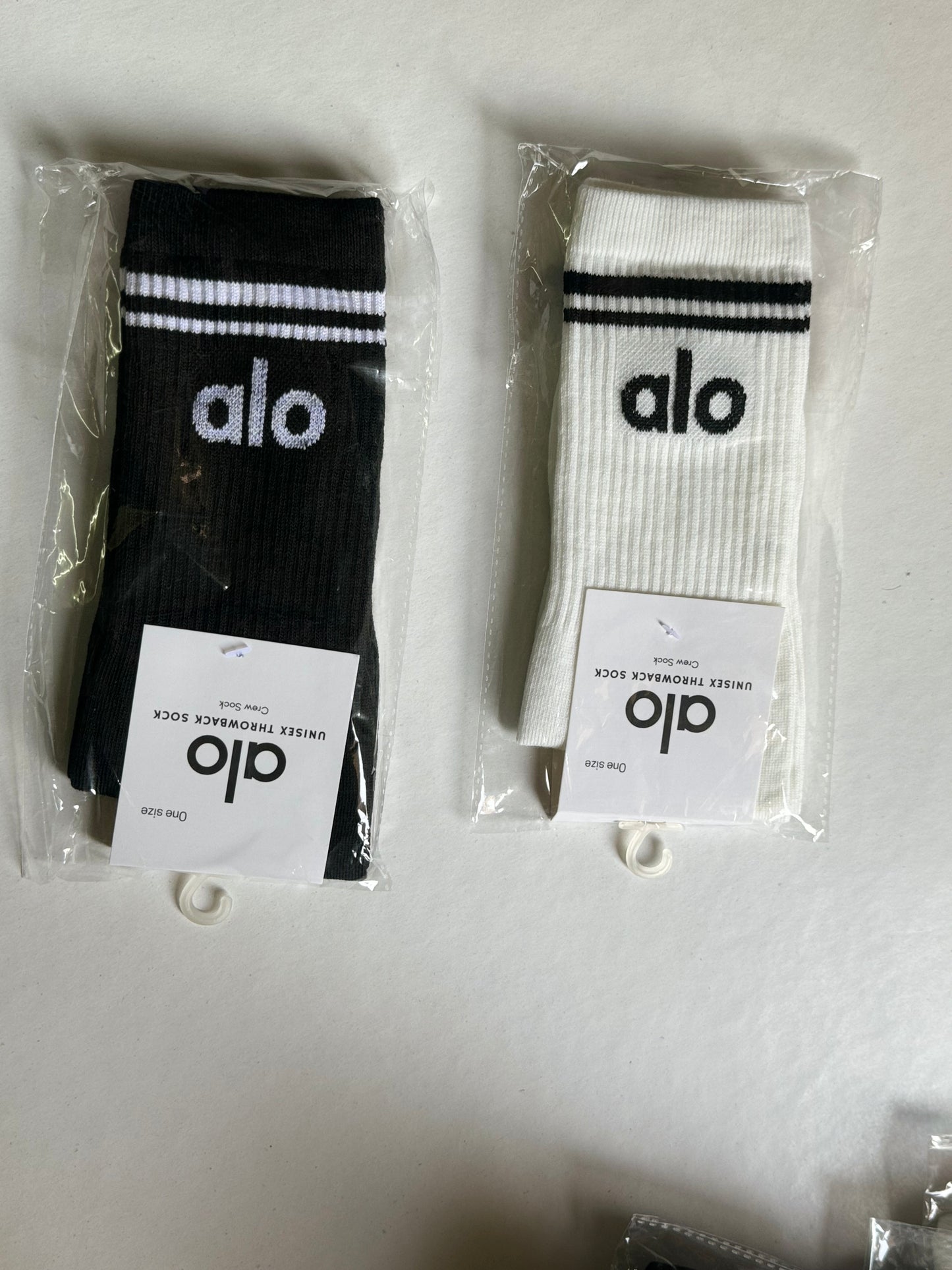 Alo Unisex Throwback Crew Socks – Retro Sport Style