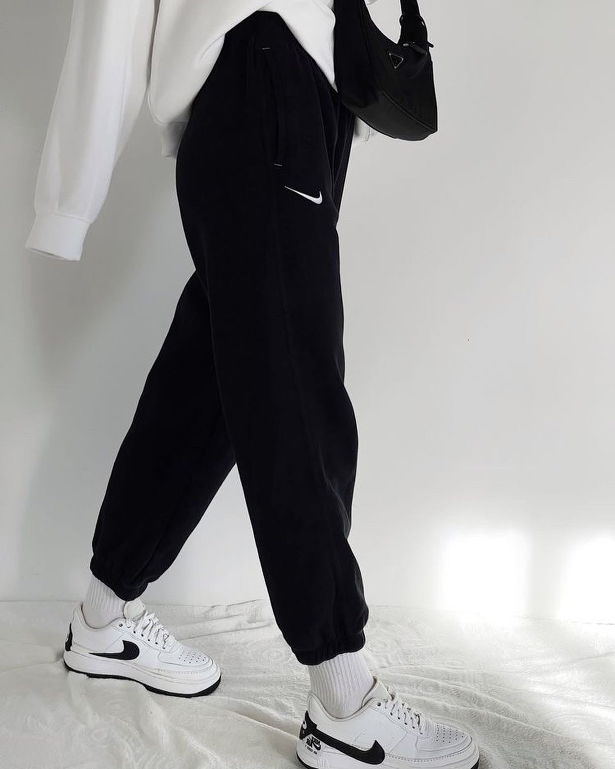 Nike Mirror Regular Fit Sweatpants – Black