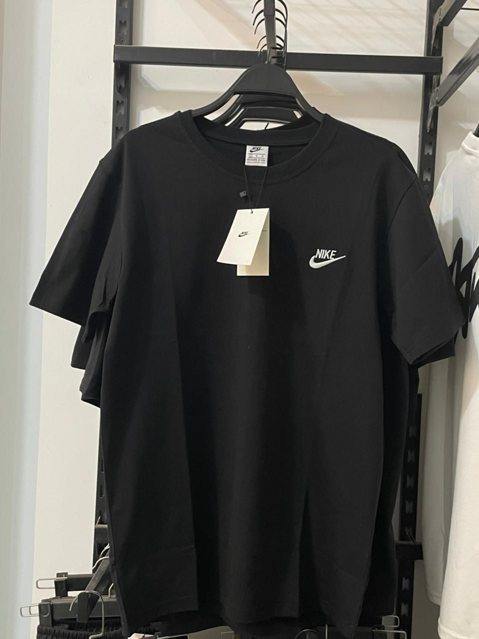 Nike Regular fit Mirror T-Shirt – Black