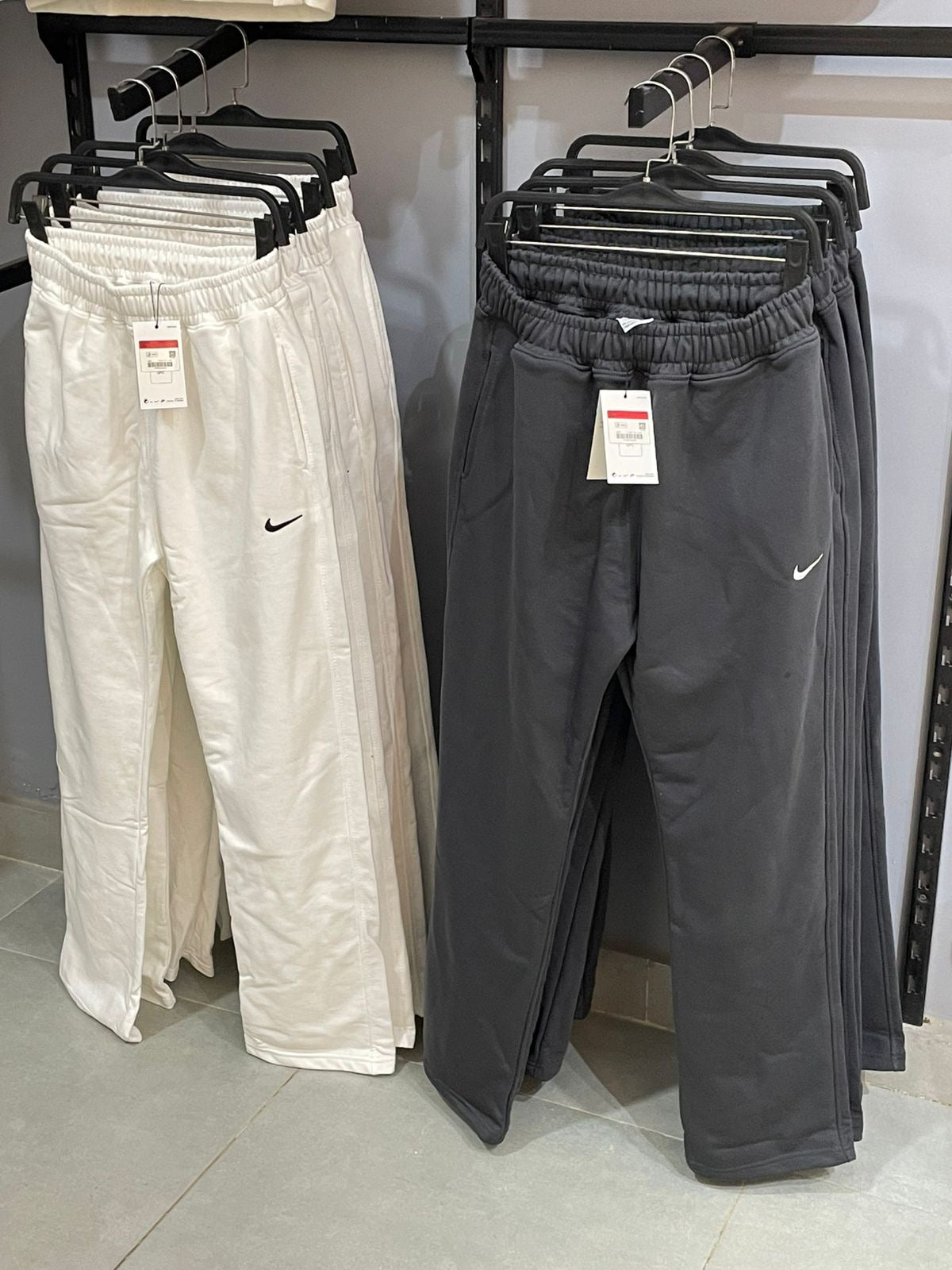 Nike Mirror Wide-Leg Sweatpants – off white – Women